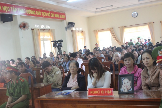 tu hi nh ke gie t ba nguo i o lam do ng