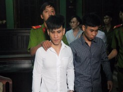 Đánh chết người khi bênh mẹ, hai anh em bị tăng án