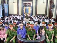 vu 28 can bo hai quan hang chuc nguoi bi kieu nu mua chuoc