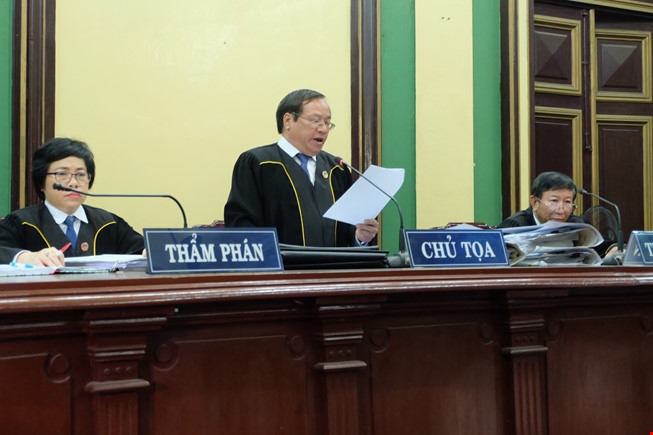 tp hcm su dung ao choang trong xet xu