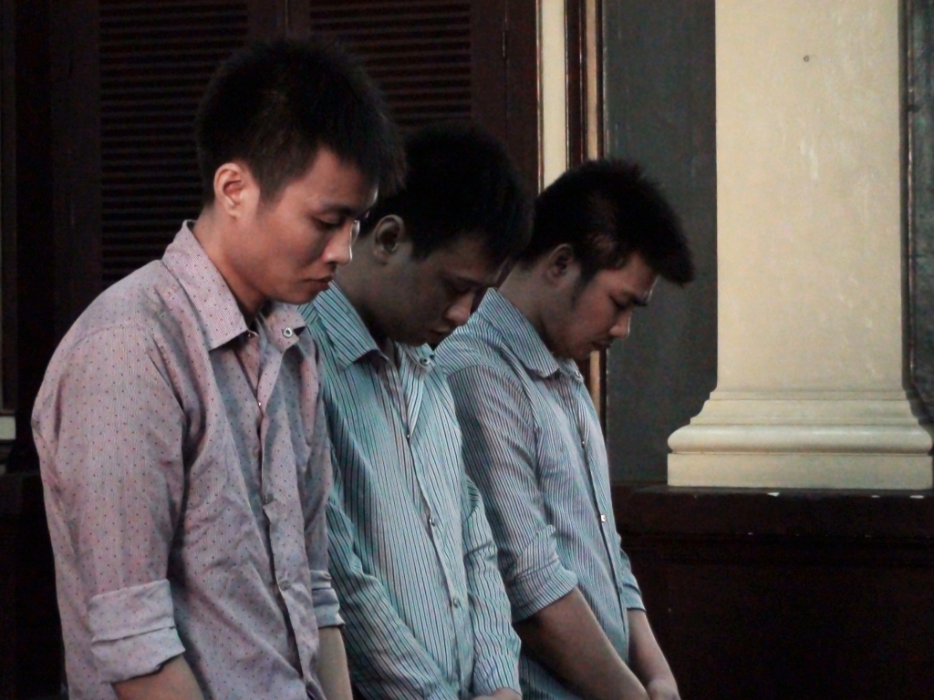 an mang do mau thuan trong cach xung ho