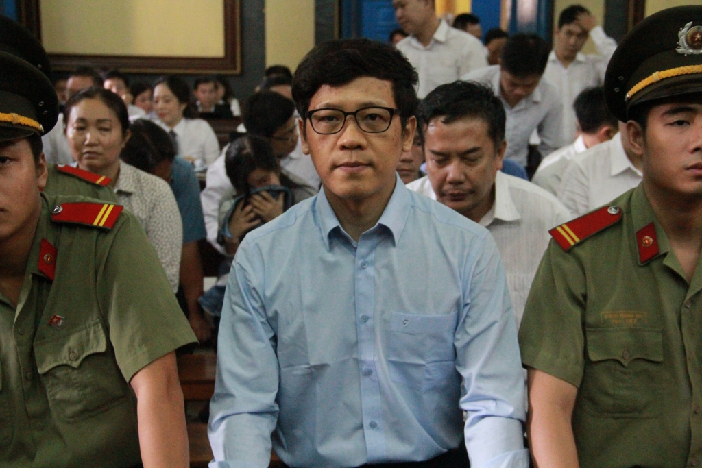 nhin lai dai an 9000 ty xay ra tai ngan hang vncb truoc ngay phuc tham