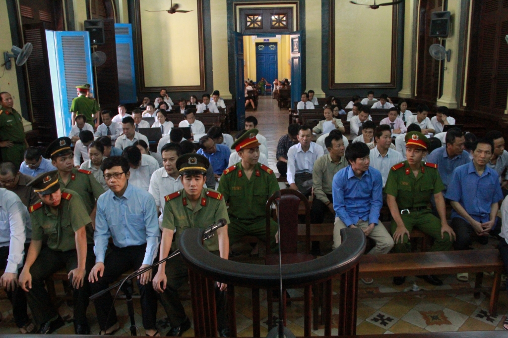 nhin lai dai an 9000 ty xay ra tai ngan hang vncb truoc ngay phuc tham