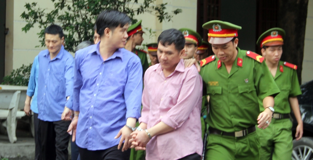 mo t tha ng nho m nguo i trung quo c lu a 7 ty