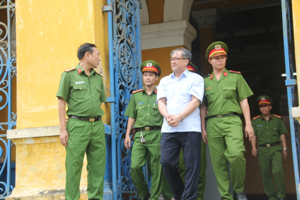 dai an vncb khoan 300 ty cho vay no chung tu hay rut ruot tien cua vncb