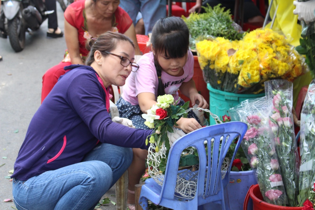 tieu thuong cho hoa lon nhat sai gon giat minh vi hang loat canh dong hoa da lat xuat hien tai cho