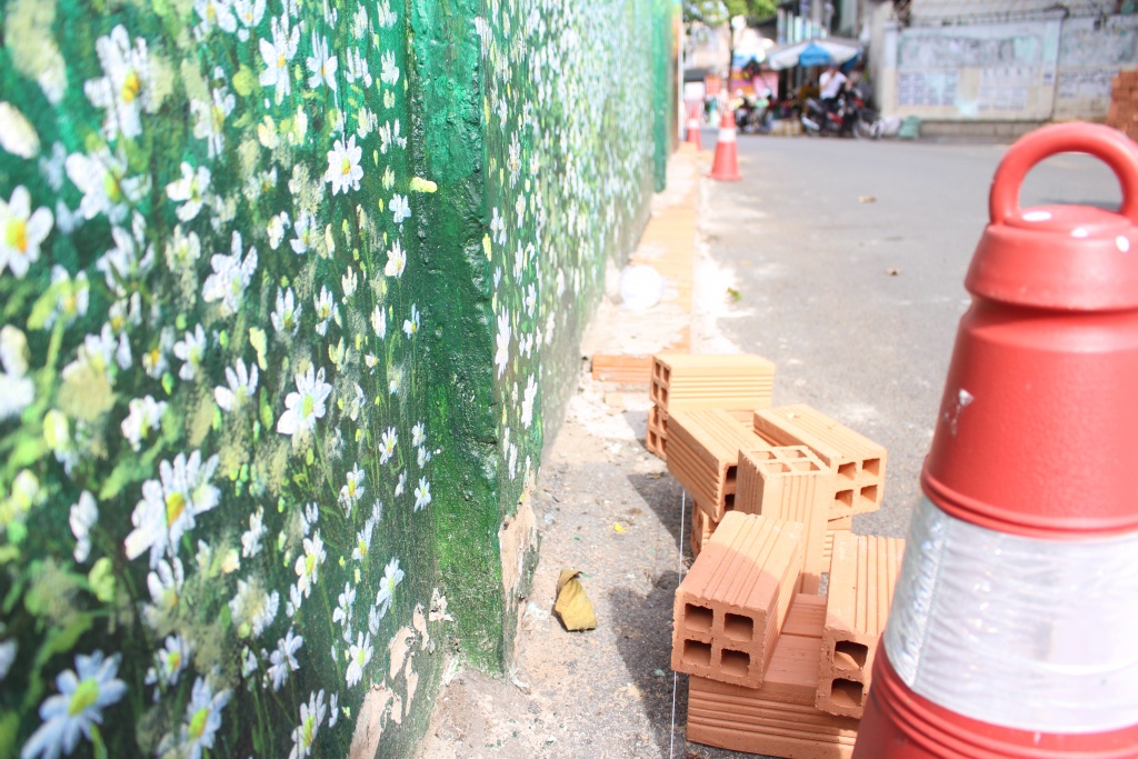 tieu thuong cho hoa lon nhat sai gon giat minh vi hang loat canh dong hoa da lat xuat hien tai cho