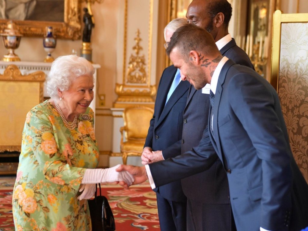 vo chong david beckham kiem va tieu khoi tai san 900 trieu usd the nao
