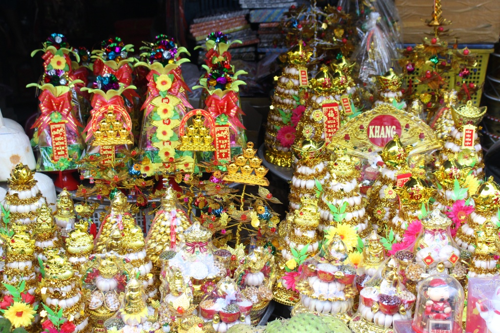 nguoi sai gon sam do cung ong cong ong tao som hoa qua dat hang ca chep vang khach mua