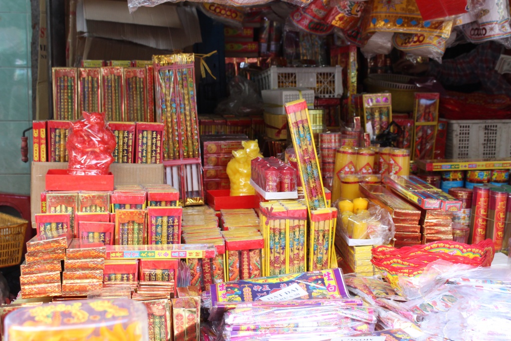 nguoi sai gon sam do cung ong cong ong tao som hoa qua dat hang ca chep vang khach mua