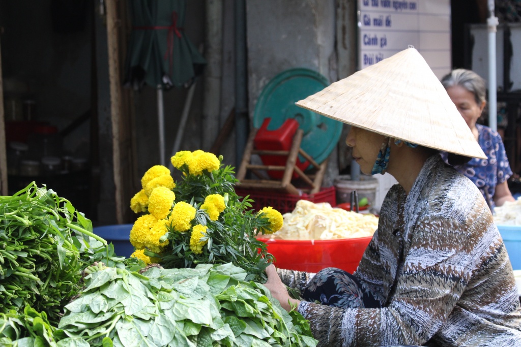 nguoi sai gon sam do cung ong cong ong tao som hoa qua dat hang ca chep vang khach mua