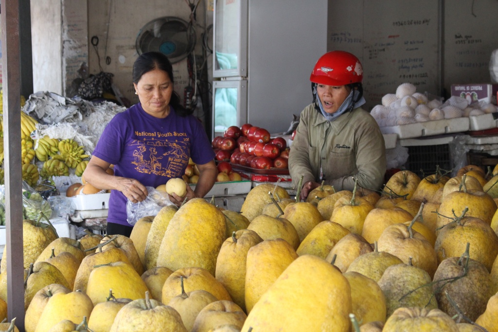 dua hau leo cay buoi khong lo moi trai nang 10 kg xuat hien o cho tet sai gon