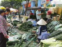 gia dinh 5 nguoi di xe hoi thoat hiem ky dieu duoi muong nuoc