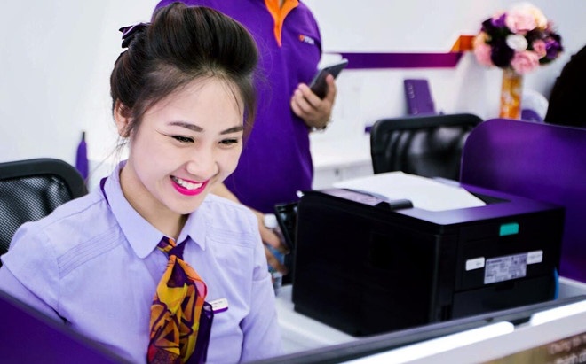 khach do xo toi ngan hang nhan vien aposkhong co ca thoi gian uong nuoc