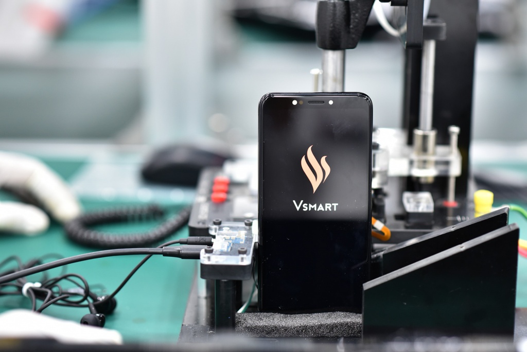 ngam 4 mau smartphone vsmart voi gia chi tu 25 trieu dong mo ban 1512