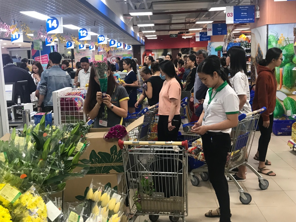 sieu thi sai gon het sach rau xanh thit ca chieu cuoi nam