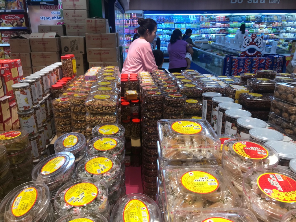 sieu thi sai gon het sach rau xanh thit ca chieu cuoi nam