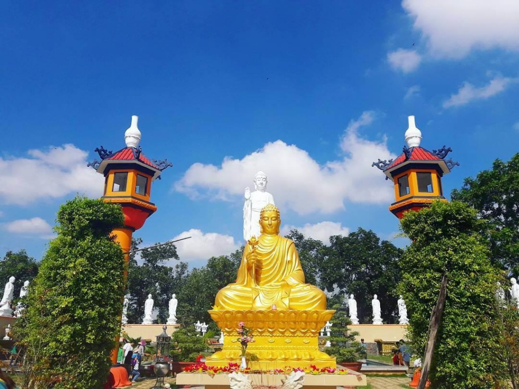 ru nhau thoat e voi nhung ngoi chua cau duyen noi tieng linh thieng nhat o viet nam