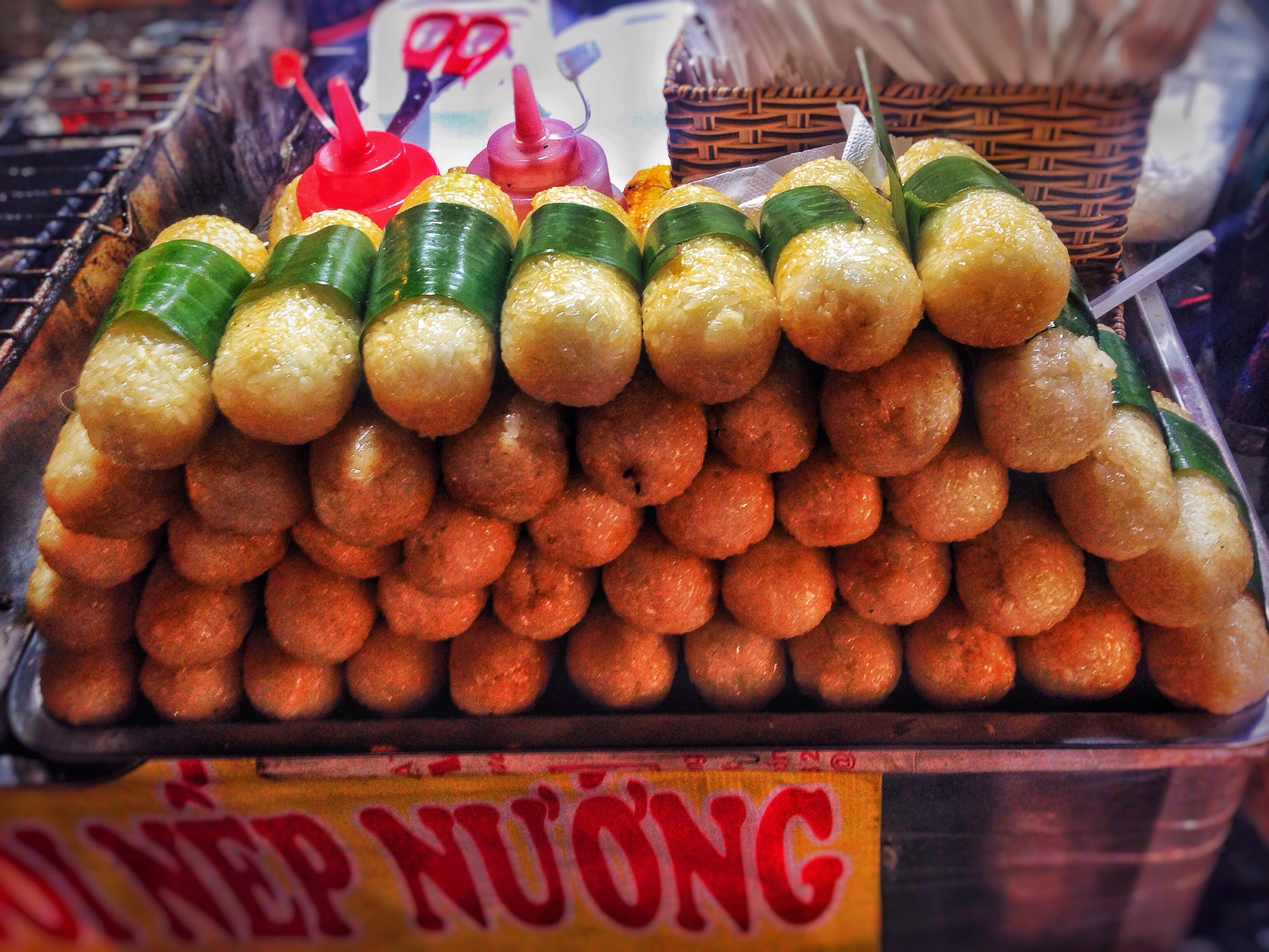 tron vi sai thanh giua long ha noi voi chuoi nep nuong pho hang duong