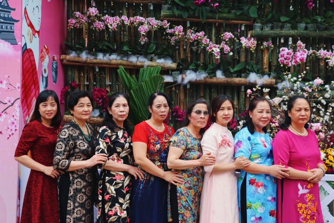 le hoi hoa anh dao thu hut dong dao du khach