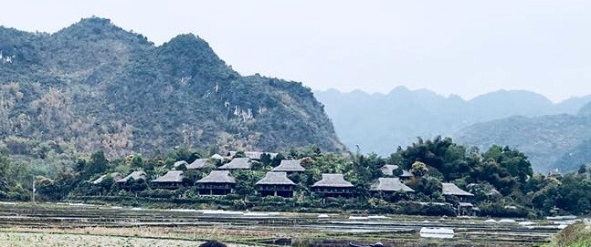 chan nha pho len mai chau trai nghiem cuoc song nha san