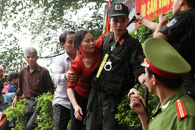 nhin lai nhung hinh anh ngot tho o le hoi den hung