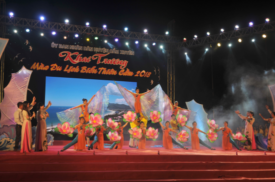 khai truong mua du lich bien thien cam nam 2018