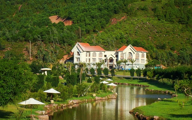 top resort cao cap giam gia manh chao he 2018