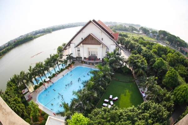 top resort cao cap giam gia manh chao he 2018