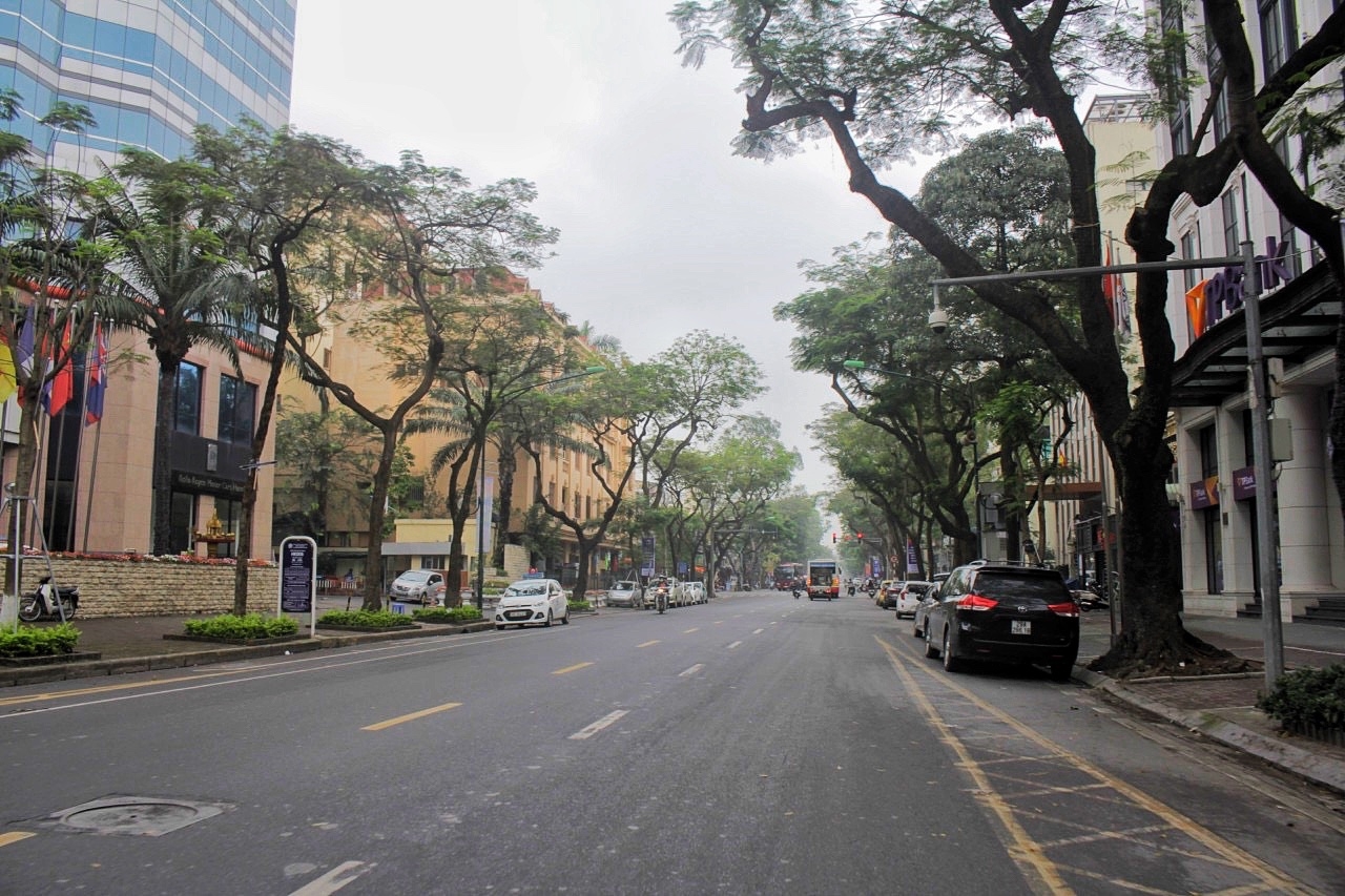 duong pho ha noi vang ve thenh thang trong ngay thu hai nghi le