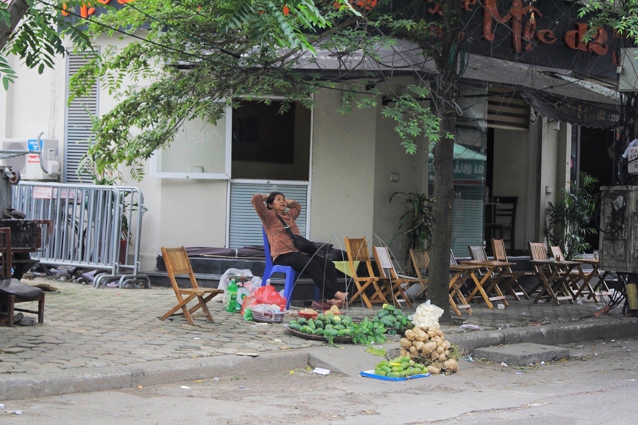 duong pho ha noi vang ve thenh thang trong ngay thu hai nghi le