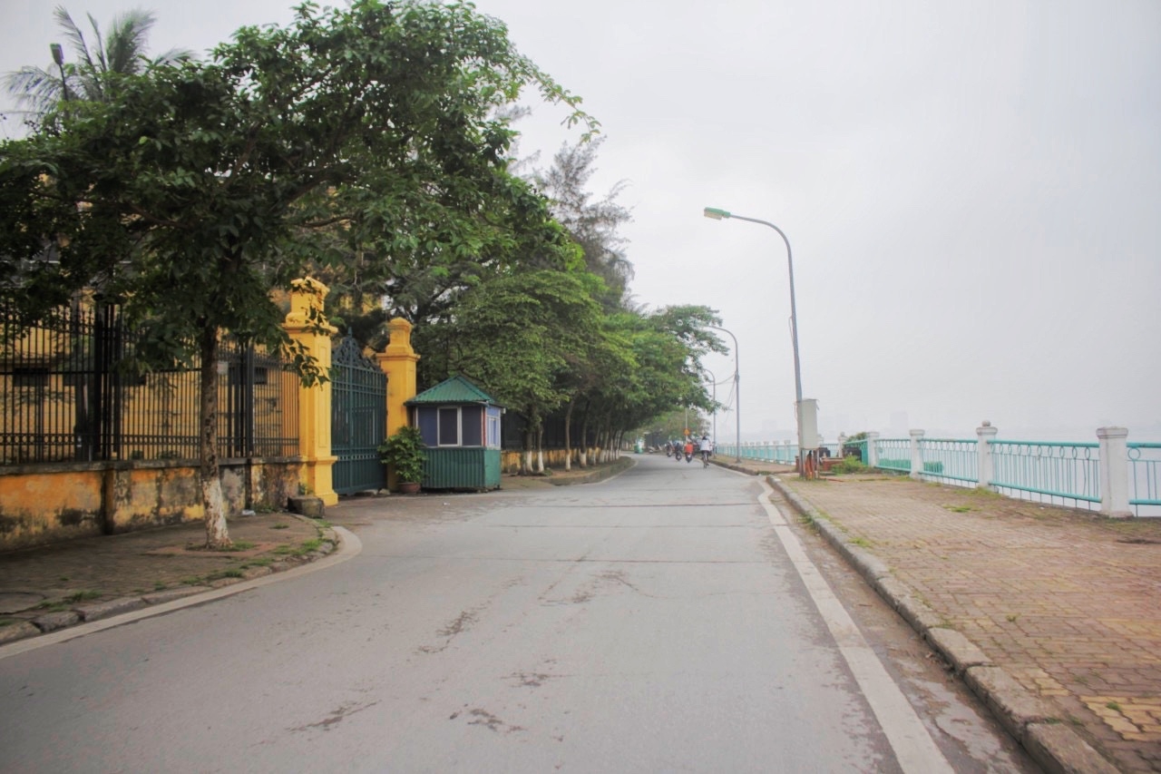 duong pho ha noi vang ve thenh thang trong ngay thu hai nghi le