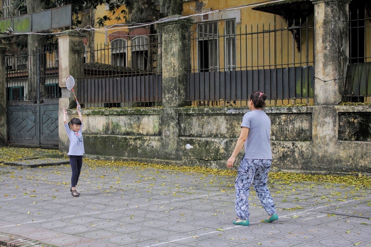 duong pho ha noi vang ve thenh thang trong ngay thu hai nghi le