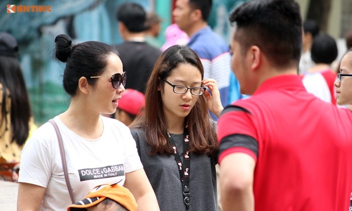 hang nghin nguoi chen chan den cong vien thu le ngay 304