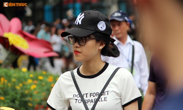 hang nghin nguoi chen chan den cong vien thu le ngay 304