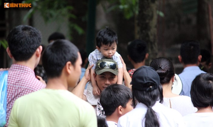 hang nghin nguoi chen chan den cong vien thu le ngay 304