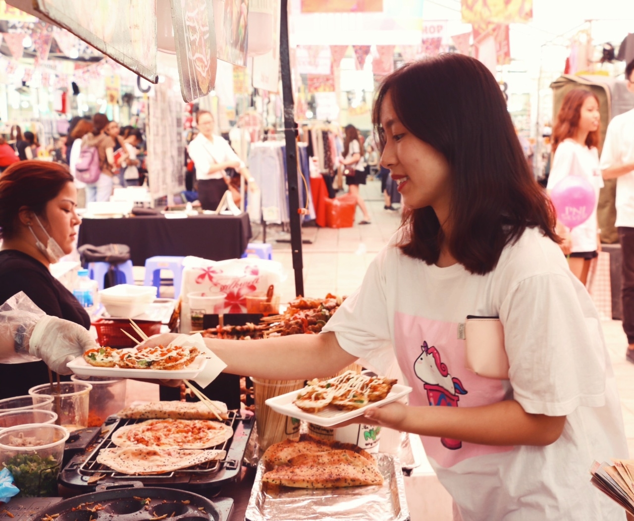 phien cho hello weekend market tro lai thoa man su mong doi cua gioi tre ha thanh