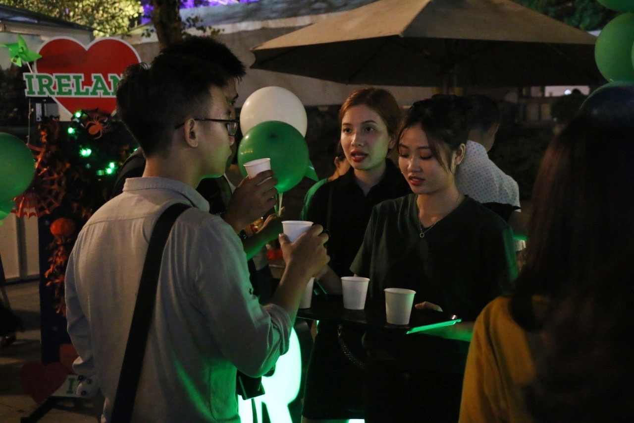 Ngôi làng Châu Âu 2018 thu hút đông đảo người dân thủ đô ngày khai mạc ngoi lang chau au 2018 thu hut dong dao nguoi dan thu do ngay khai mac