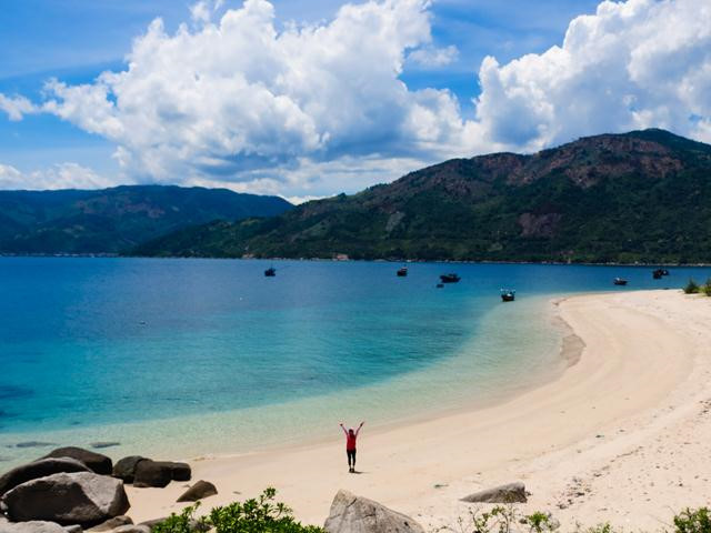 hon nua kho bau bi lang quen giua long dai duong