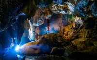 cong quoc gia komodo se cam du khach hut thuoc la