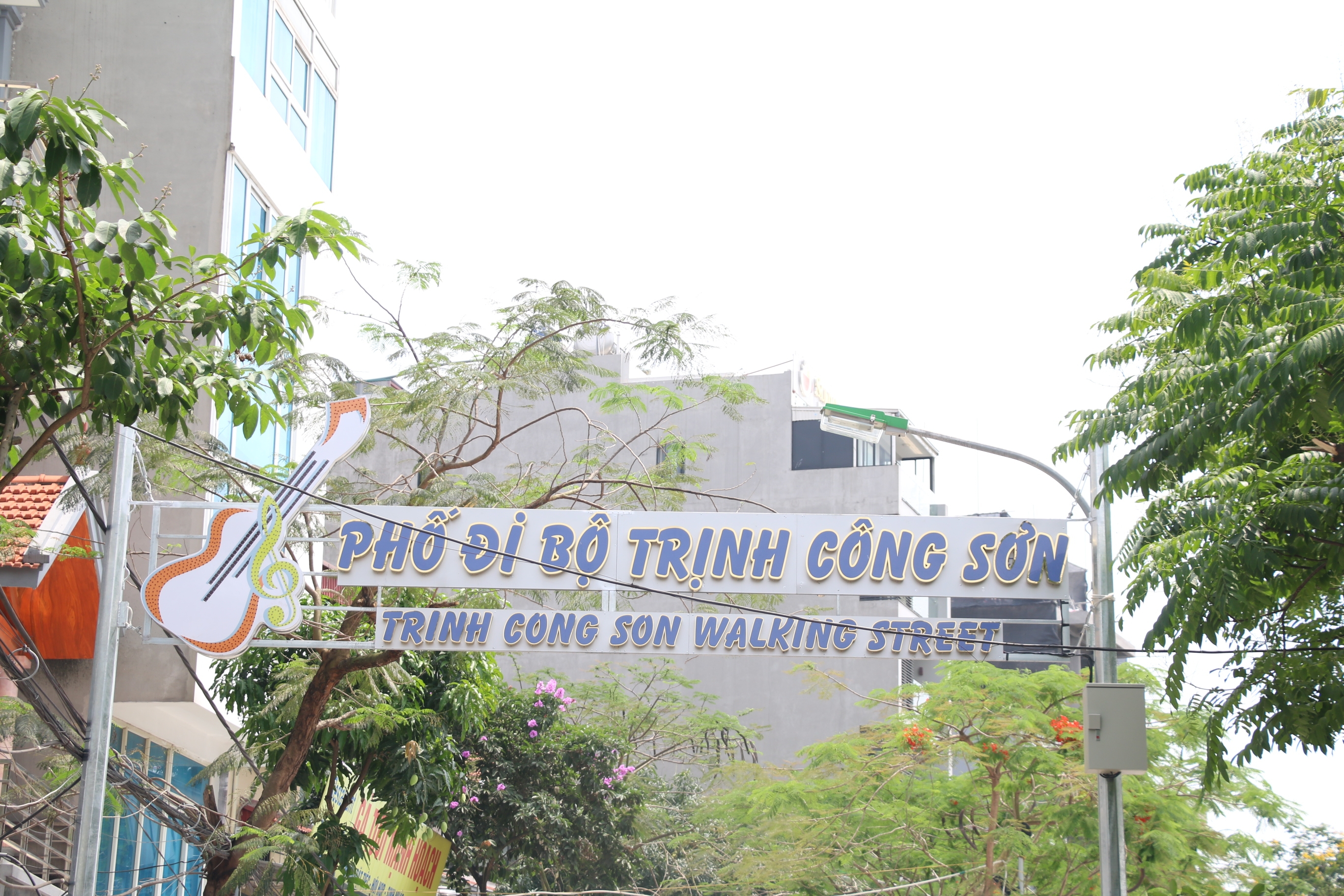 pho di bo trinh cong son am dam sau ngay khai truong vi nang nguoi dan mong co them nhieu cay xanh