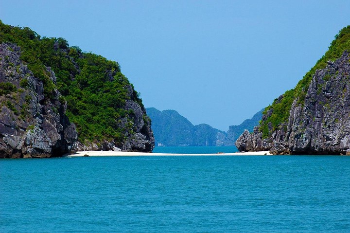 nhung bai bien dep o mien bac thu hut du khach dip he