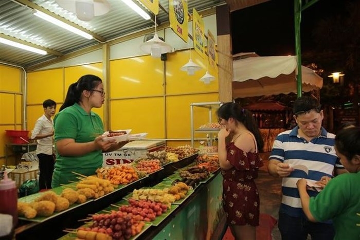 nhieu hoat dong hap dan mua phao hoa da nang khong ngung hut khach