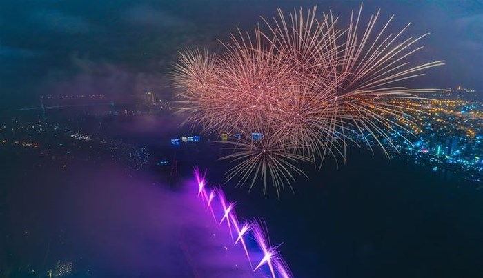 nhieu hoat dong hap dan mua phao hoa da nang khong ngung hut khach