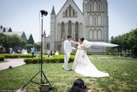 uyen uong ninh binh di xuyen viet 14 thang de chup anh cuoi