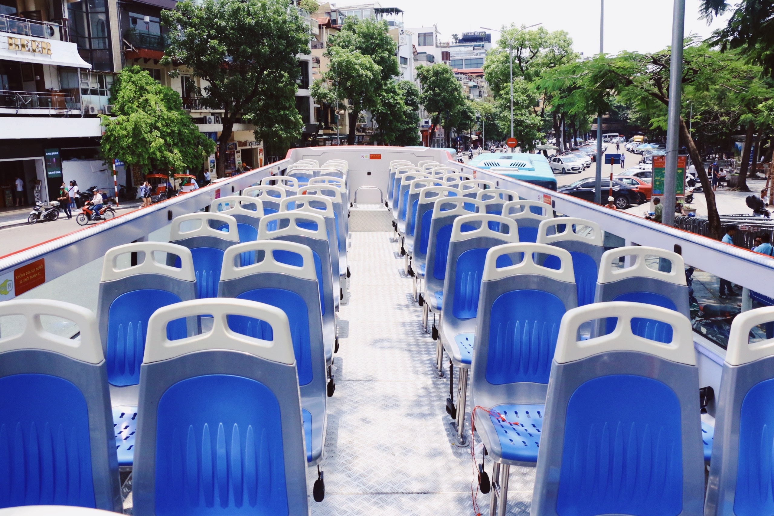 Trải nghiệm ngắm cảnh Hà Nội cực hay từ tầng hai của buýt mui trần trai nghiem ngam canh ha noi cuc hay tu tang hai cua buyt mui tran