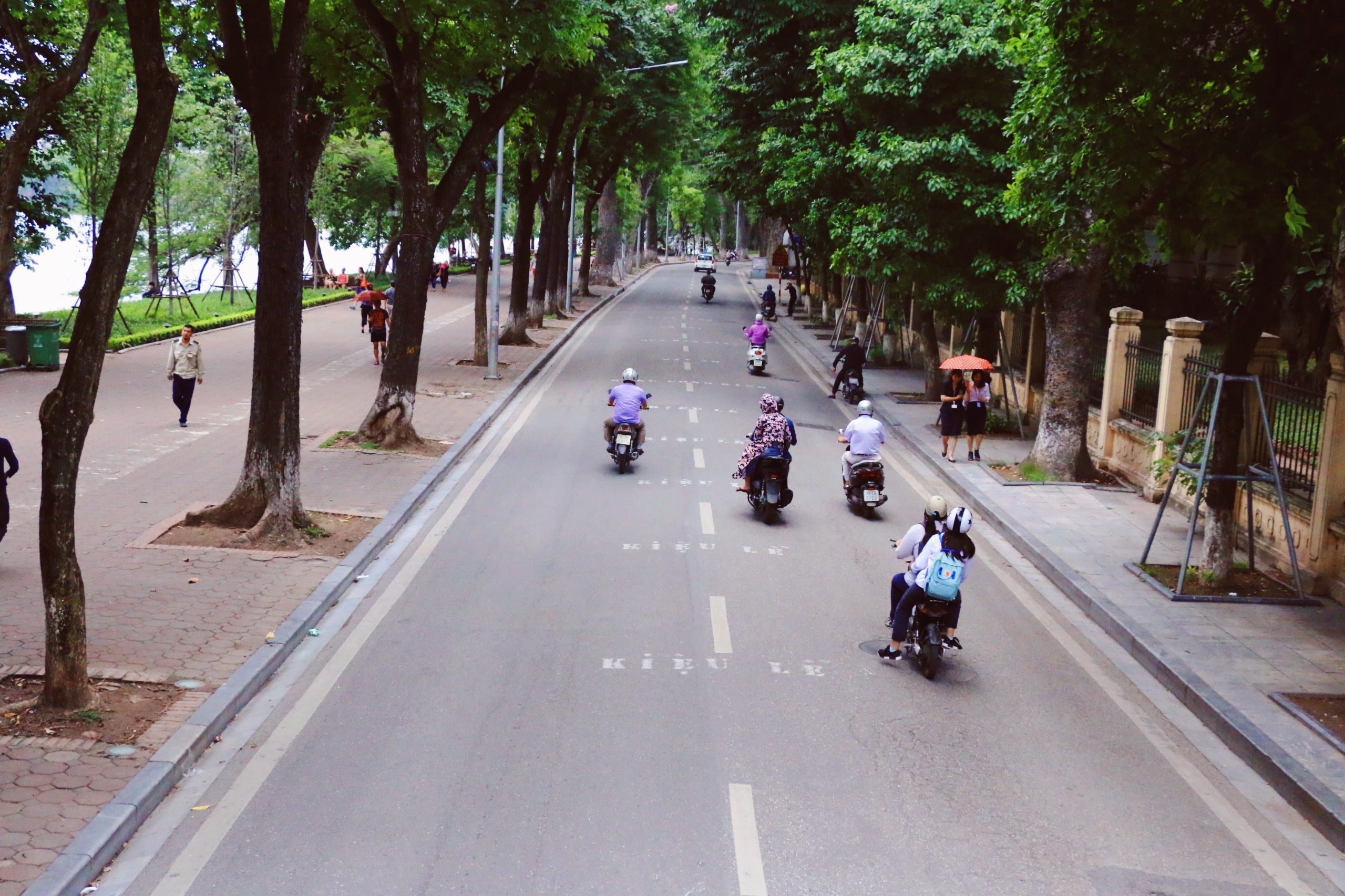 Trải nghiệm ngắm cảnh Hà Nội cực hay từ tầng hai của buýt mui trần trai nghiem ngam canh ha noi cuc hay tu tang hai cua buyt mui tran