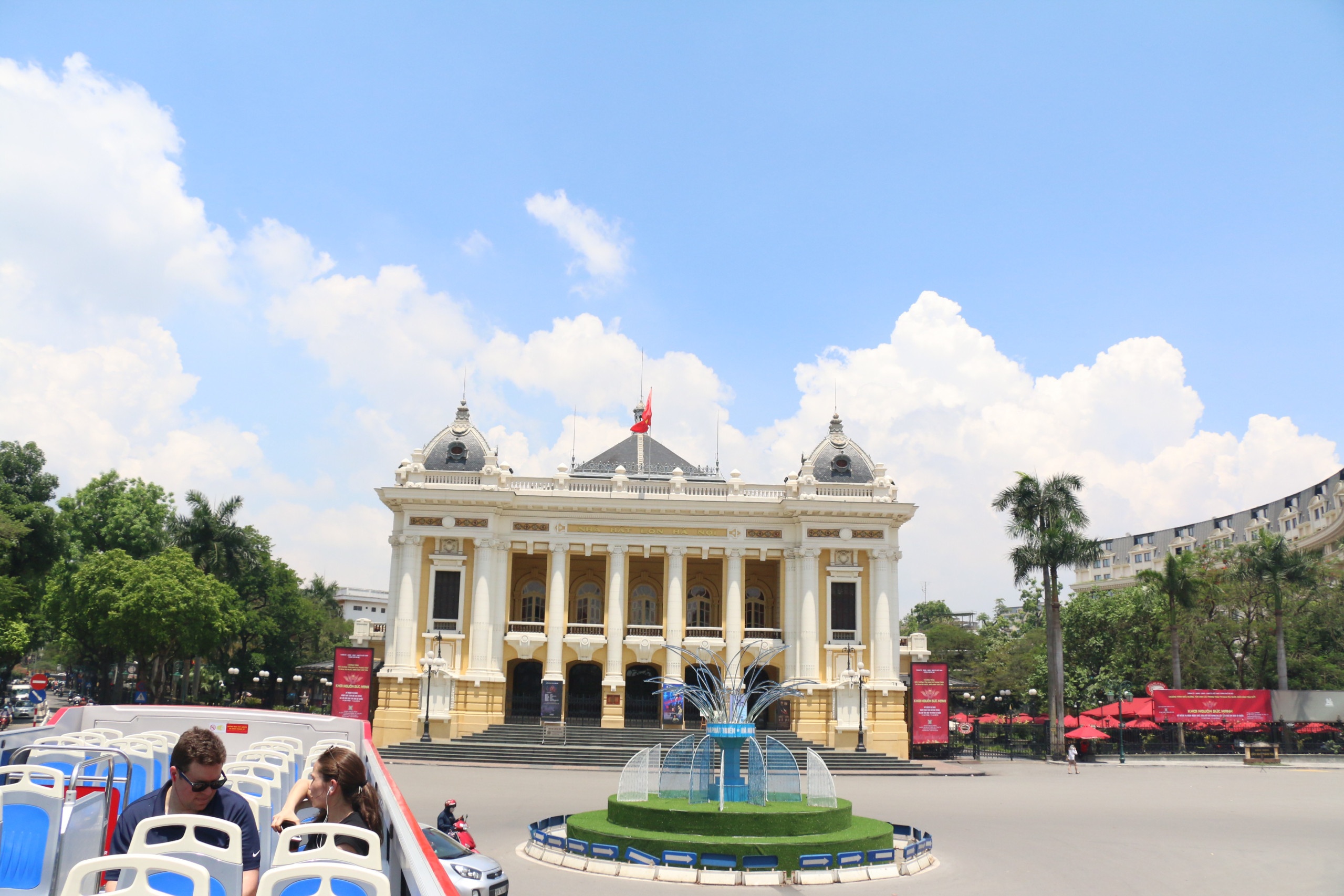 Trải nghiệm ngắm cảnh Hà Nội cực hay từ tầng hai của buýt mui trần trai nghiem ngam canh ha noi cuc hay tu tang hai cua buyt mui tran