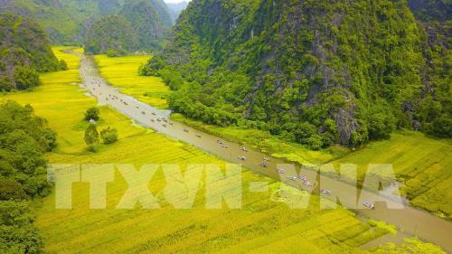 ngam mua vang tam coc ben bo song ngo dong dep nao long