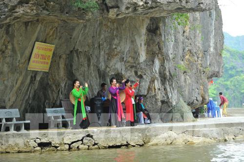 ngam mua vang tam coc ben bo song ngo dong dep nao long